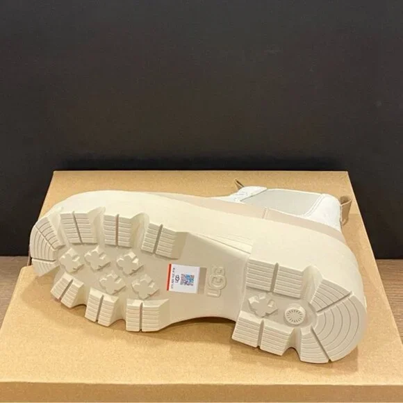 UGG Women's Brisbane Chelsea Sea Salt Ankle Boots Bootie Shoes Flats NEW - Picture 4 of 4